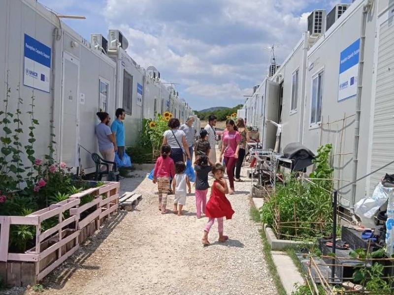 Εκπαιδευτικοί - Θεσσαλονίκη: Επίσκεψη αλληλεγγύης στο καμπ Βαγιοχωρίου