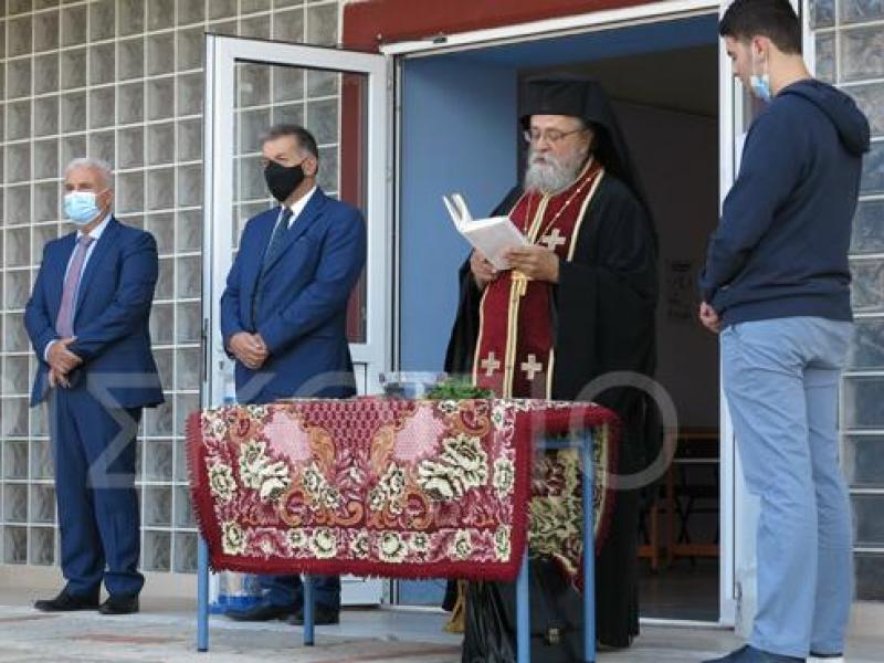 arximandritis amyntaio agiasmos maskes ekpaideutikoi