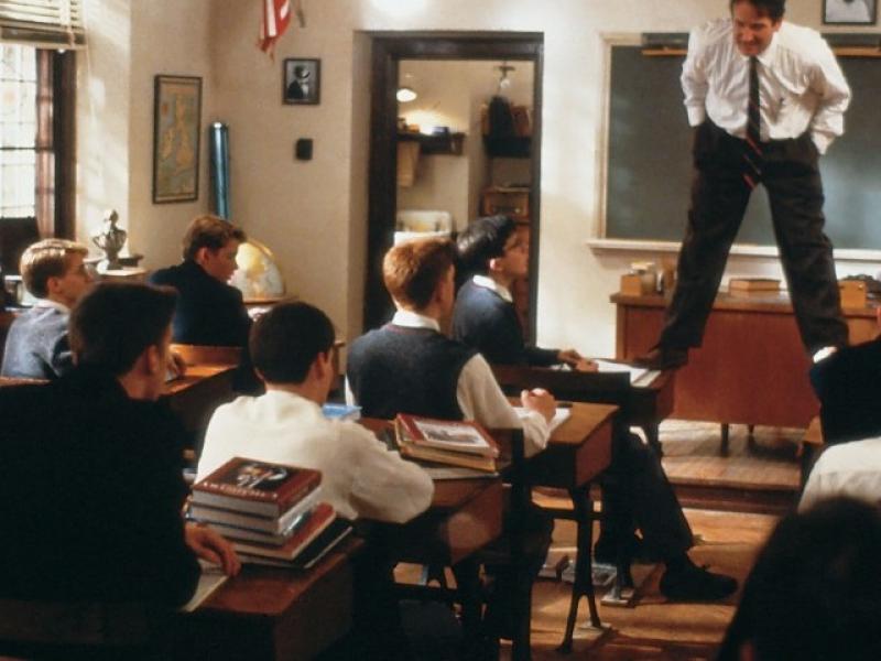 Ο Δάσκαλος δεν διδάσκει μόνο γράμματα και αριθμούς, ιστορία και γεωγραφία, νόμους και κανόνες!