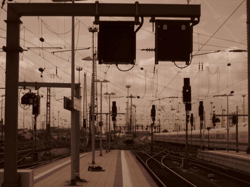 20120916-frankfurt-train-station-963.jpg