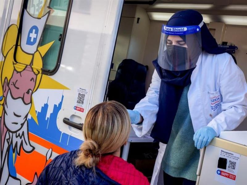 κορονοϊός, τεστ, σελφ τεστ, μοριακό τεστ, rapid test, νοσοκόμα,