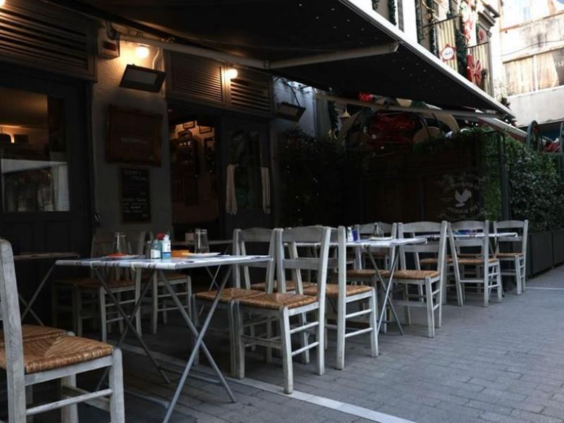 εστίαση, τραπέζια, καρέκλες, μαγαζί.jpg