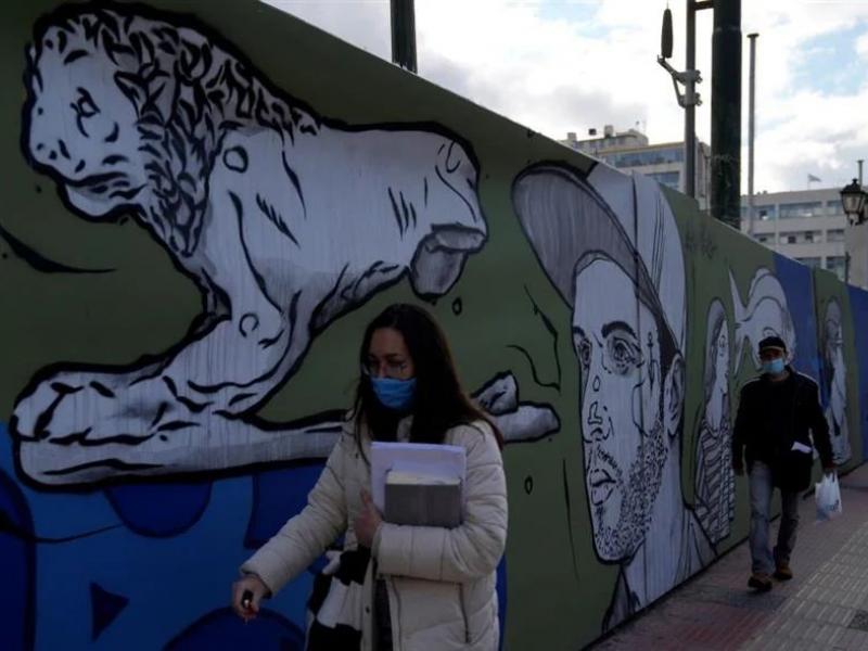 κορονοϊός, μετάλλαξη όμικρον, μάσκες, κόσμος, τοίχος