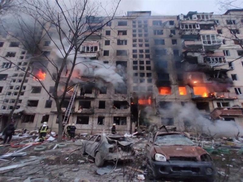 Βομβαρδισμένη πολυκατοικία στο Κίεβο