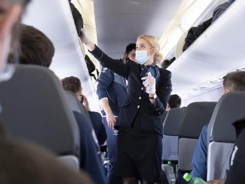 Μάσκες στα αεροπλάνα