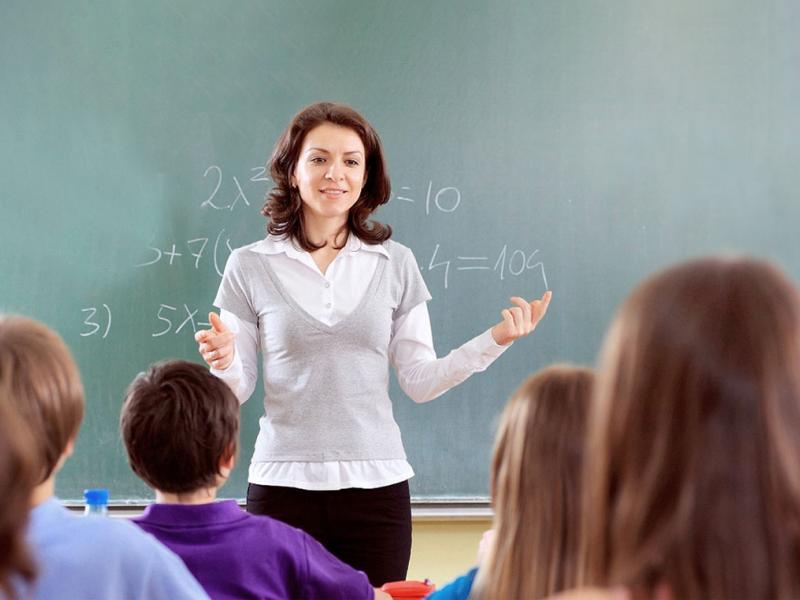 δασκάλα, εκπαιδευτικός, καθηγήτρια, αίθουσα, σχολική τάξη, μαθητές
