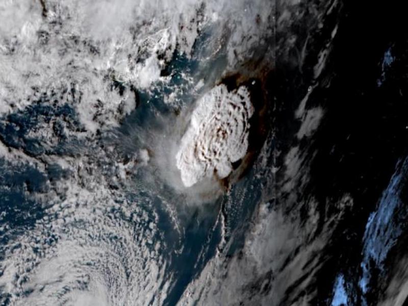 220115024259-tonga-volcano-eruption-satellite-loop-011522-exlarge-169.jpg