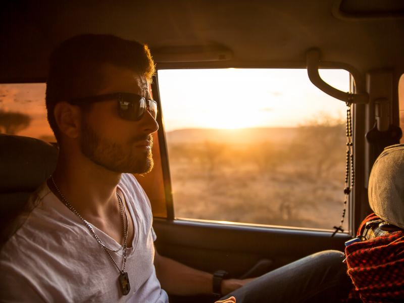 Πώς πρέπει να επιλέγουμε τα σωστά γυαλιά ηλίου για την οδήγηση