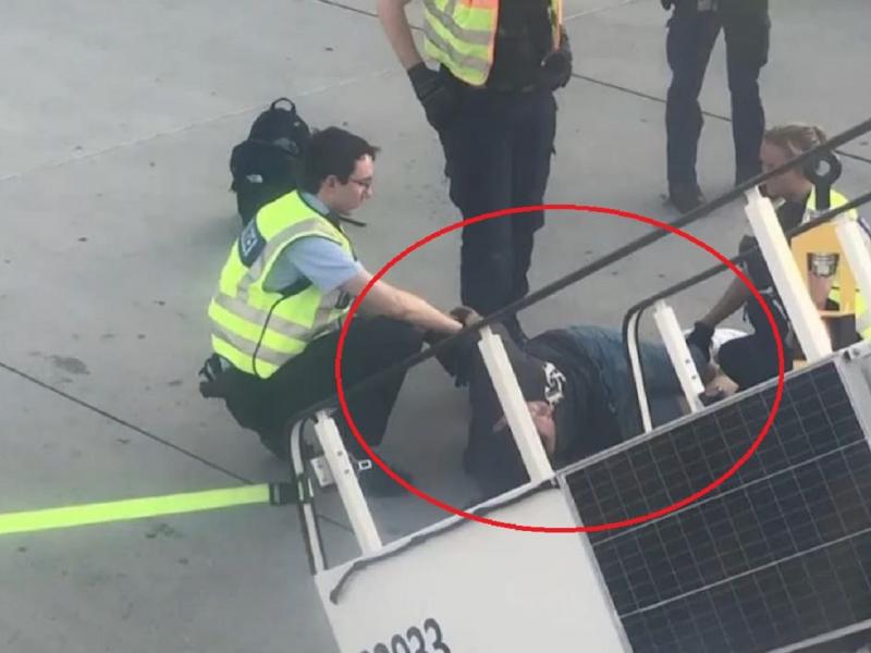 Επιβάτης πήγε να ανοίξει την πόρτα αεροπλάνου