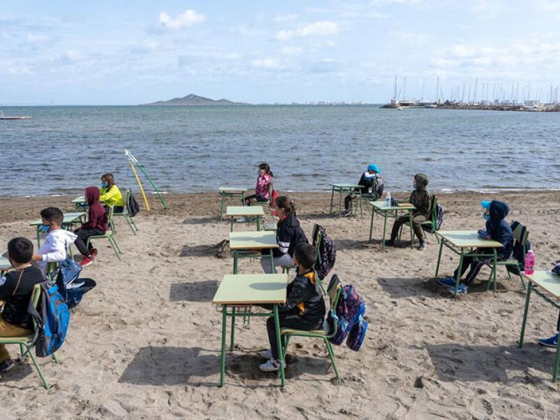 sxoleio-paralia-mathites