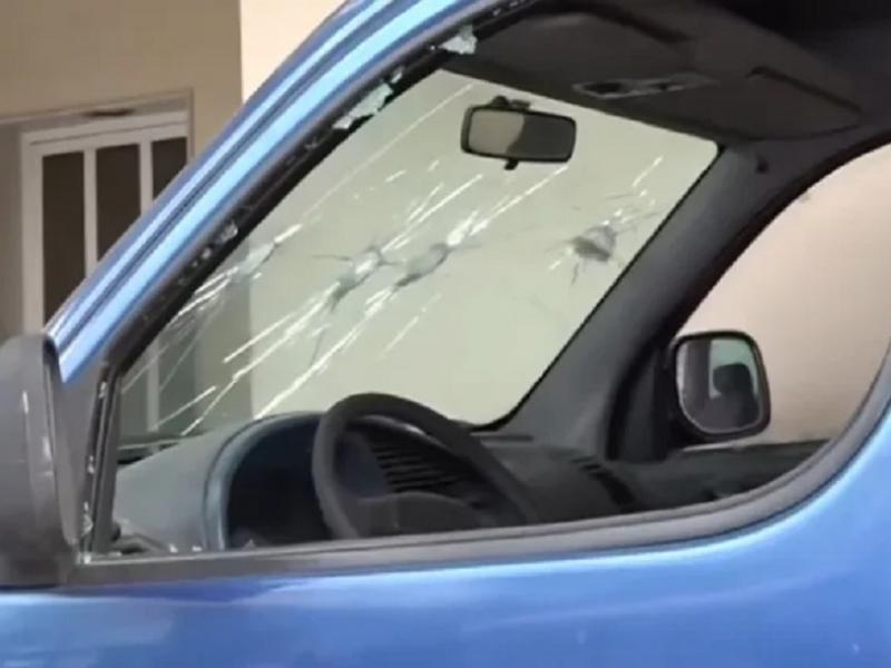 Έσπασε με τσεκούρι το αυτοκίνητο των γειτόνων του