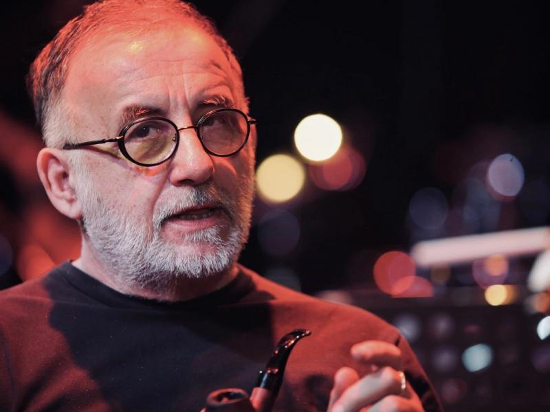 Θάνος Μικρούτσικος