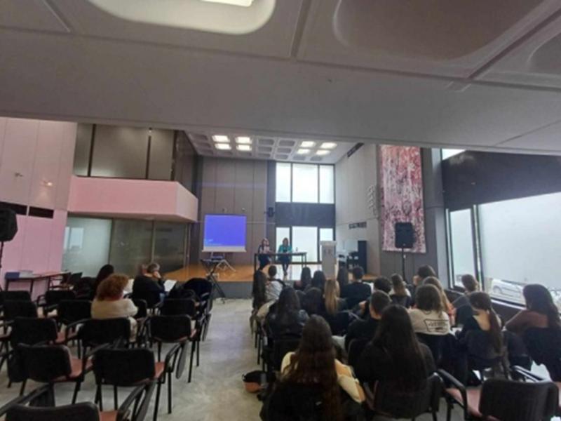 Γελ Χολαργού Erasmus