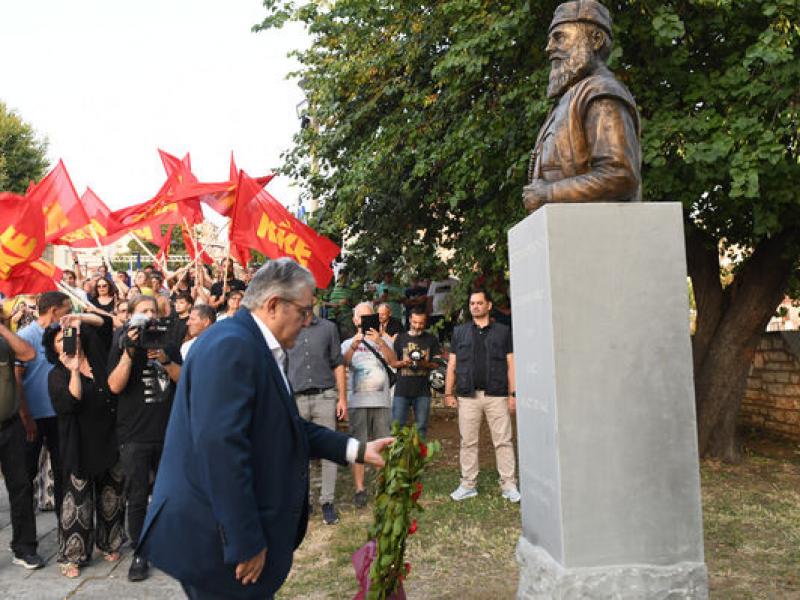 Η Κεντρική Επιτροπή του ΚΚΕ διοργάνωσε στην Άρτα πολιτική εκδήλωση, στο πλαίσιο των τριήμερων εορτασμών για τα 80 χρόνια από τον θάνατο του Άρη Βελουχιώτη