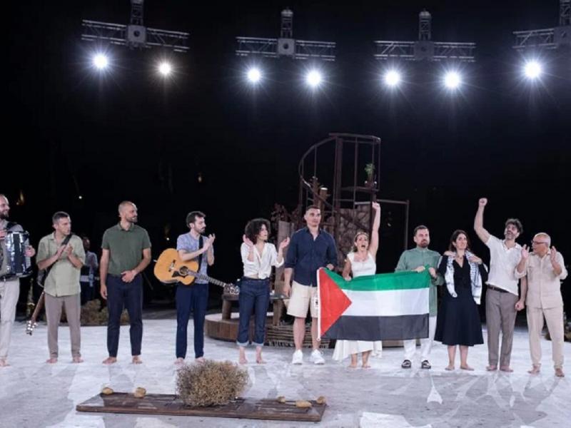 Νατάσσα Μποφίλιου: Ύψωσε τη σημαία της Παλαιστίνης στον Λυκαβηττό