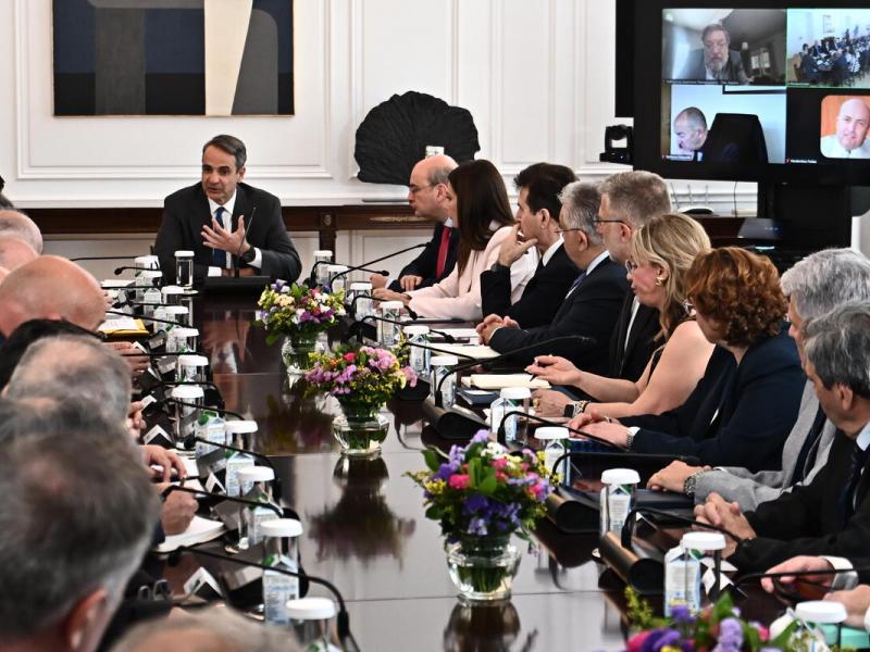 Ο Κυριάκος Μητσοτάκης σε σύσκεψη με τους Πρυτάνεις στο Μαξίμου