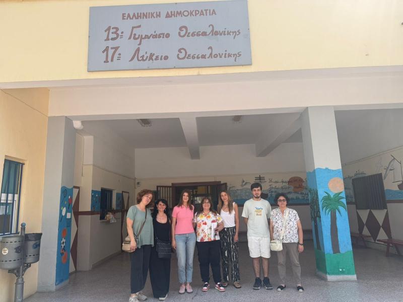 Το 13ο Γυμνάσιο και 17ο Λύκειο Θεσσαλονίκης επισκέφθηκε σήμερα η βουλεύτρια Α΄ Θεσσαλονίκης του ΣΥΡΙΖΑ-ΠΣ και Τομεάρχης Κοινωνικής Συνοχής και Πρόνοιας Κατερίνα Νοτοπούλου