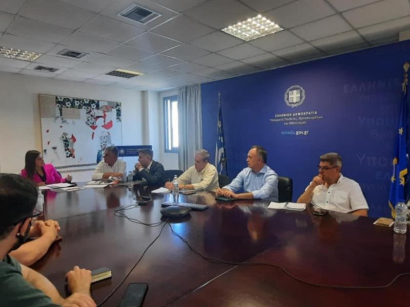 η υπουργός παιδείας σοφία ζαχαράκη συναντιέται με μέλη της ΟΙΕΛΕ