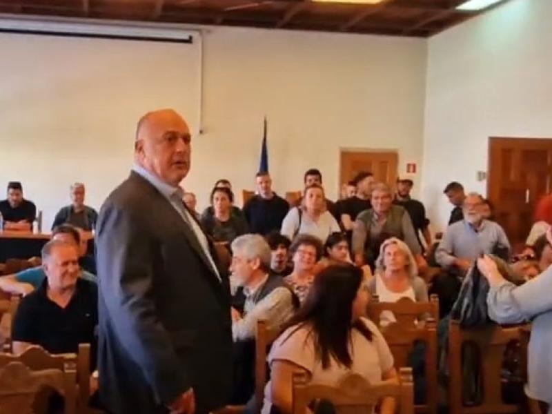 Ο δήμαρχος Βόλου στο Δημοτικό Συμβούλιο Βόλου