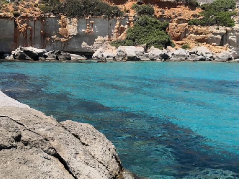 Παραλία στο Γεώπαρκο του Αγίου Νικολάου