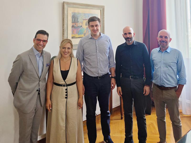 συνάντηση μεταξύ μελών του Διοικητικού Συμβουλίου του Πανελλήνιου Συλλόγου Διδακτόρων Δημοσίου (ΠΑΣΥΔ) και του Συντονιστή του Γραφείου Πρωθυπουργού στη Θεσσαλονίκη