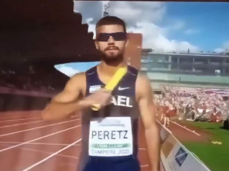 Αθλητής του Ισραήλ μιμείται αποκεφαλισμό