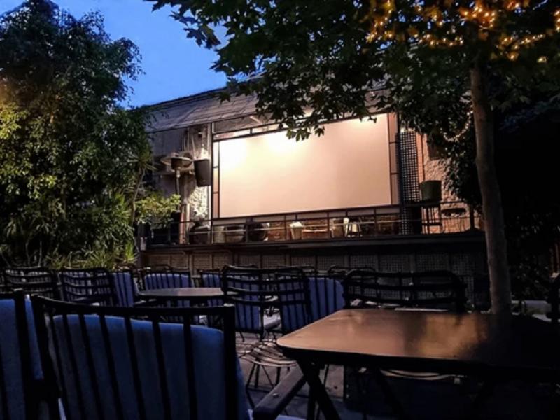 Θερινό σινεμά στο Επί Κολωνώ