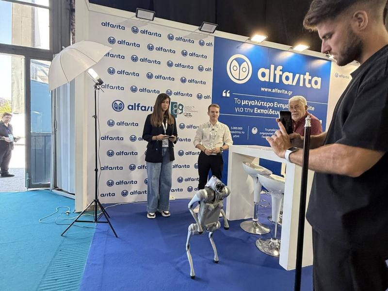 υποψήφιοι διδάκτορες του Τμήματος Ηλεκτρολόγων Μηχανικών και Μηχανικών Υπολογιστών παρουσίασαν στο περίπτερο του alfavita.gr στη ΔΕΘ το προηγμένο ρομποτικό σύστημα Thrax