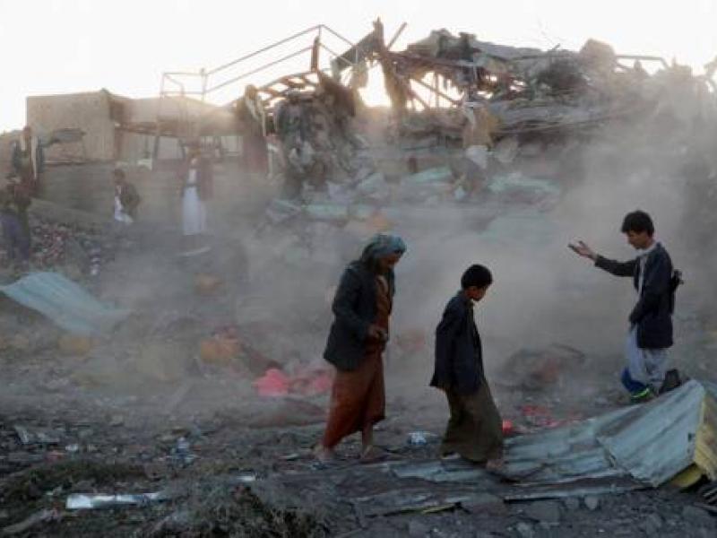 airstrike-on-yemen-school-bus-kills-dozens-of-children.jpg