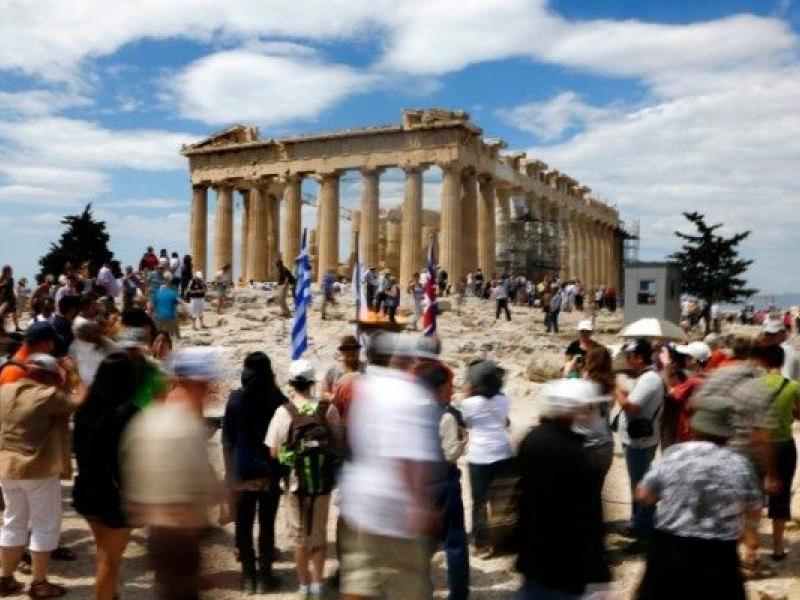 akropoli_touristes_1-640x400_0.jpg