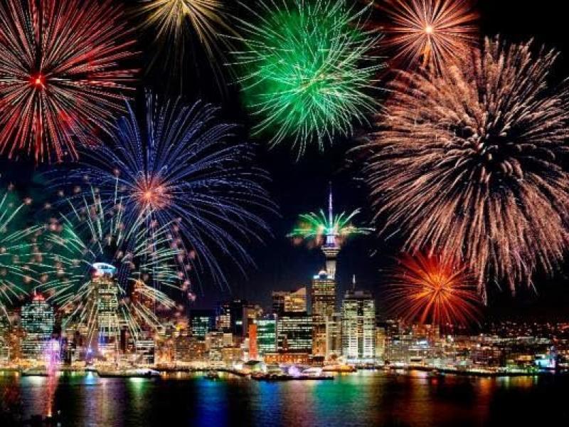 auckland_nz_new_years_eve_fireworks.jpg