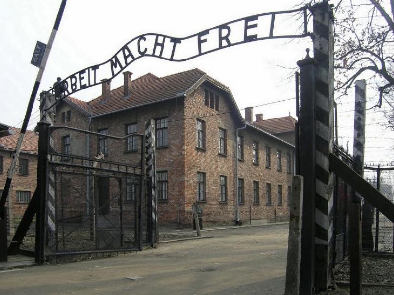 auschwitz_arbeit_macht_frei.jpg