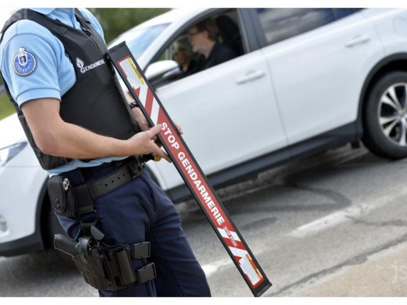 controle-de-gendarmerie-au-peage-de-chalon-sud-photo-g-d-1505483024.jpg