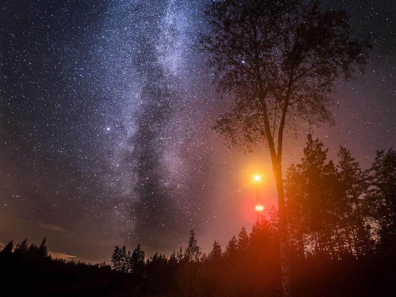 esa_rosqvist_radio_mast_milkyway_2048_880.jpg