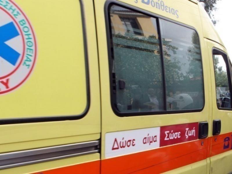 ασθενοφόρο παρέλαβε την ανήλικη κοπέλα που έπεσε στο Θερμαϊκό, Θεσσαλονίκη