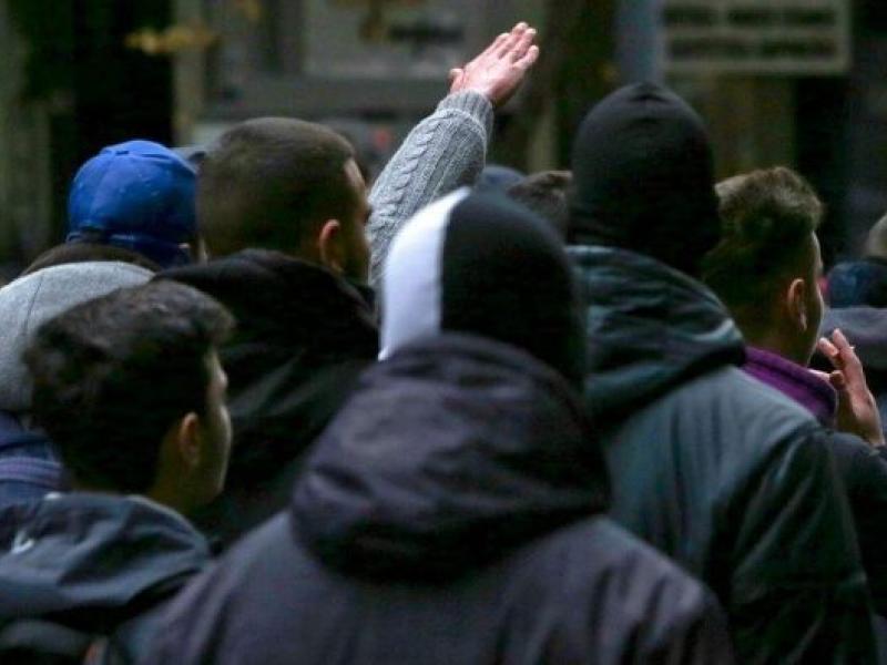 Ναζιστικός χαιρετισμός σε μαθητική πορεία