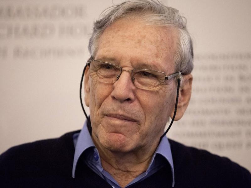 Amos Oz