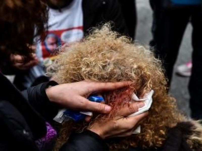 Τραυματισμός διαδηλώτριας