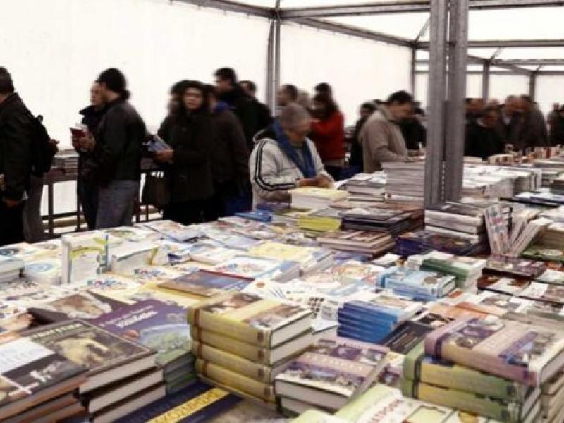Παζάρι Βιβλίου στην πλατεία Κοτζιά