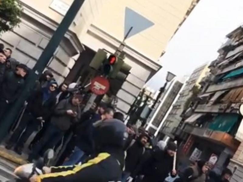 Χούλιγκαν της Ντιναμό με μαδέρια