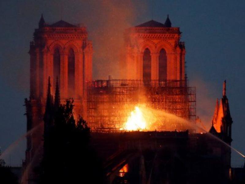 Φωτιά στη Νοτρ Νταμ