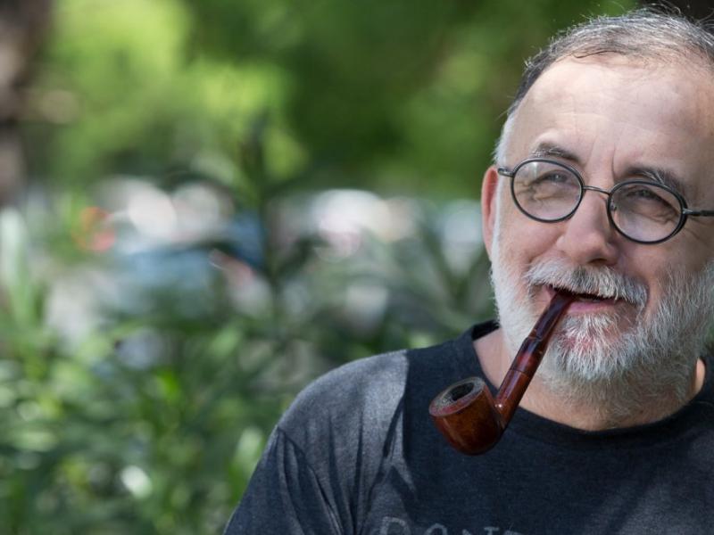 Θάνος Μικρούτσικος