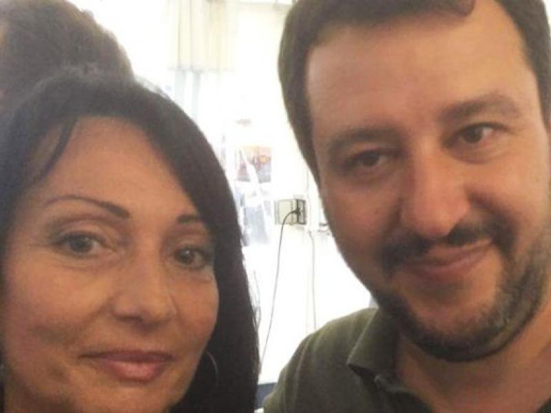 Η δήμαρχος του Μονφαλκόνε με τον Ματέο Σαλβίνι