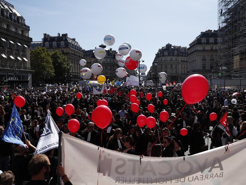 gallia dikigoroi pilotoi syntaxiodotiko