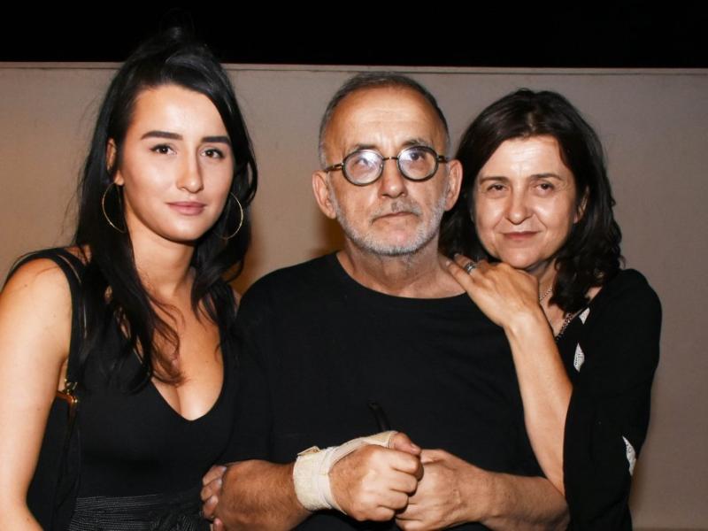 mikroutsikos oikogeneia