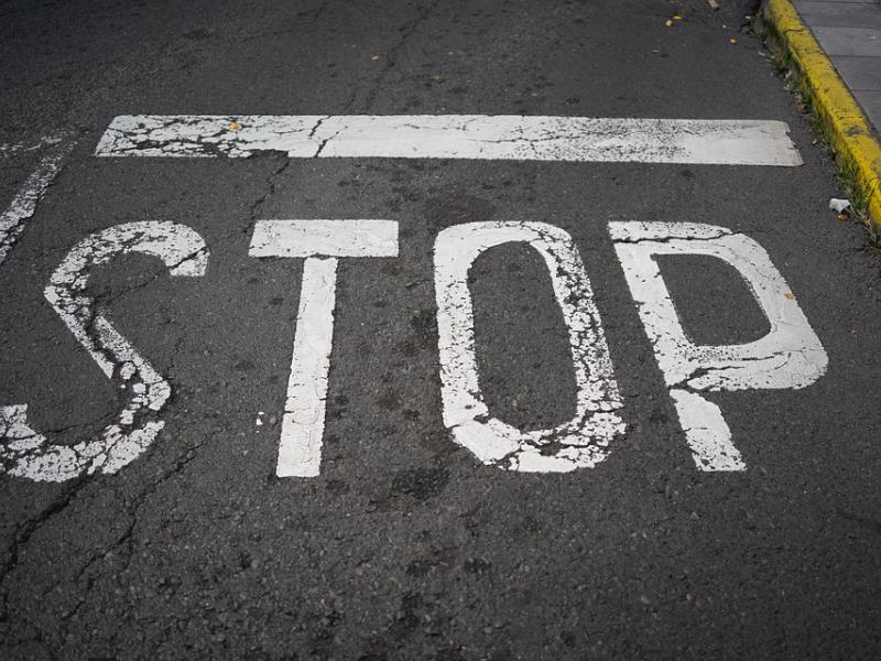 stop_road.jpg