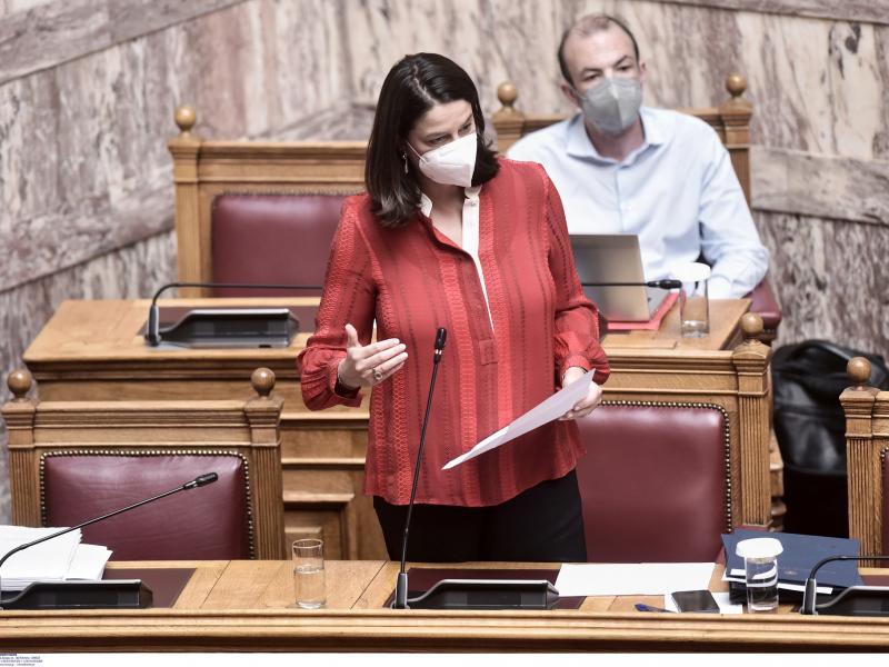 Νίκη Κεραμέως στη Βουλή