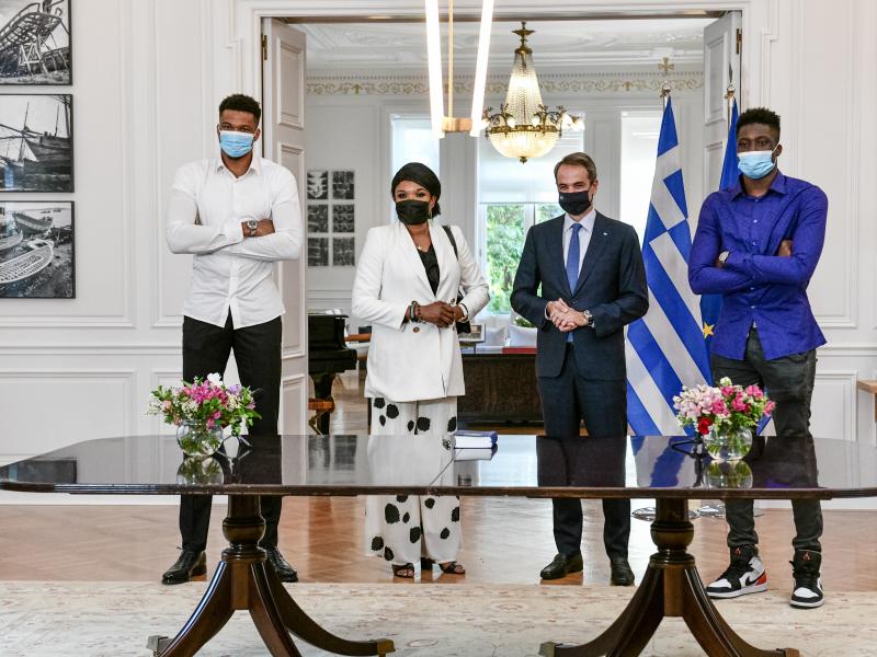 antetokounmpo politografisi miteras aderfou