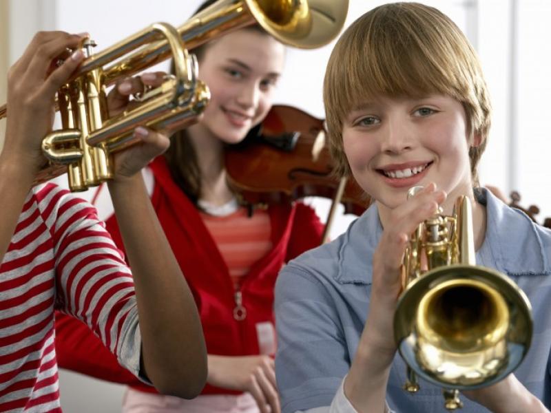 kids-in-band-playing-trumpets-and-violin.jpg