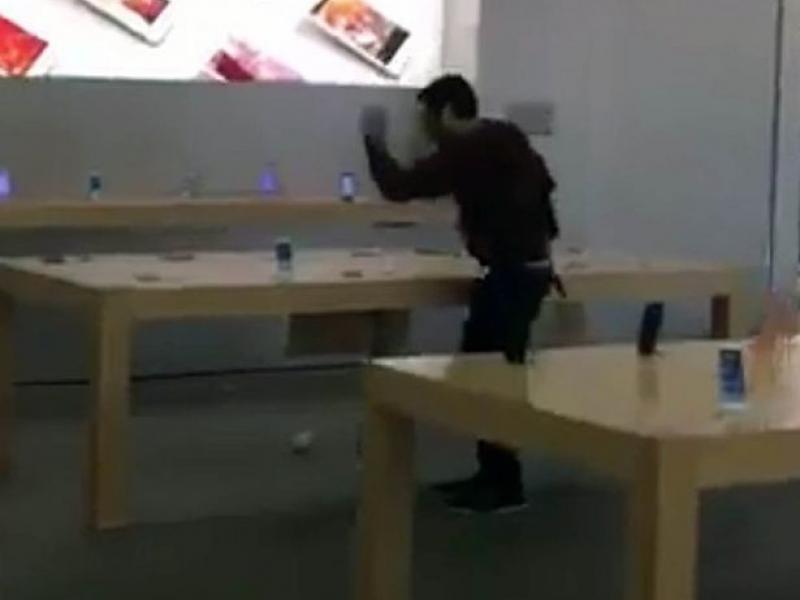 man-walks-into-apple-store-and-smashes-as-many-phones-as-he-can.jpg